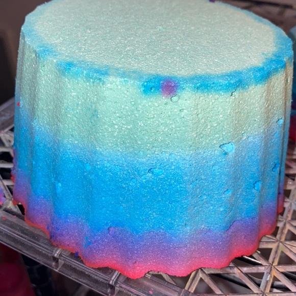 2 Pc Reformed Gym Chalk Cup Cake LARGE - Picture 2 of 3